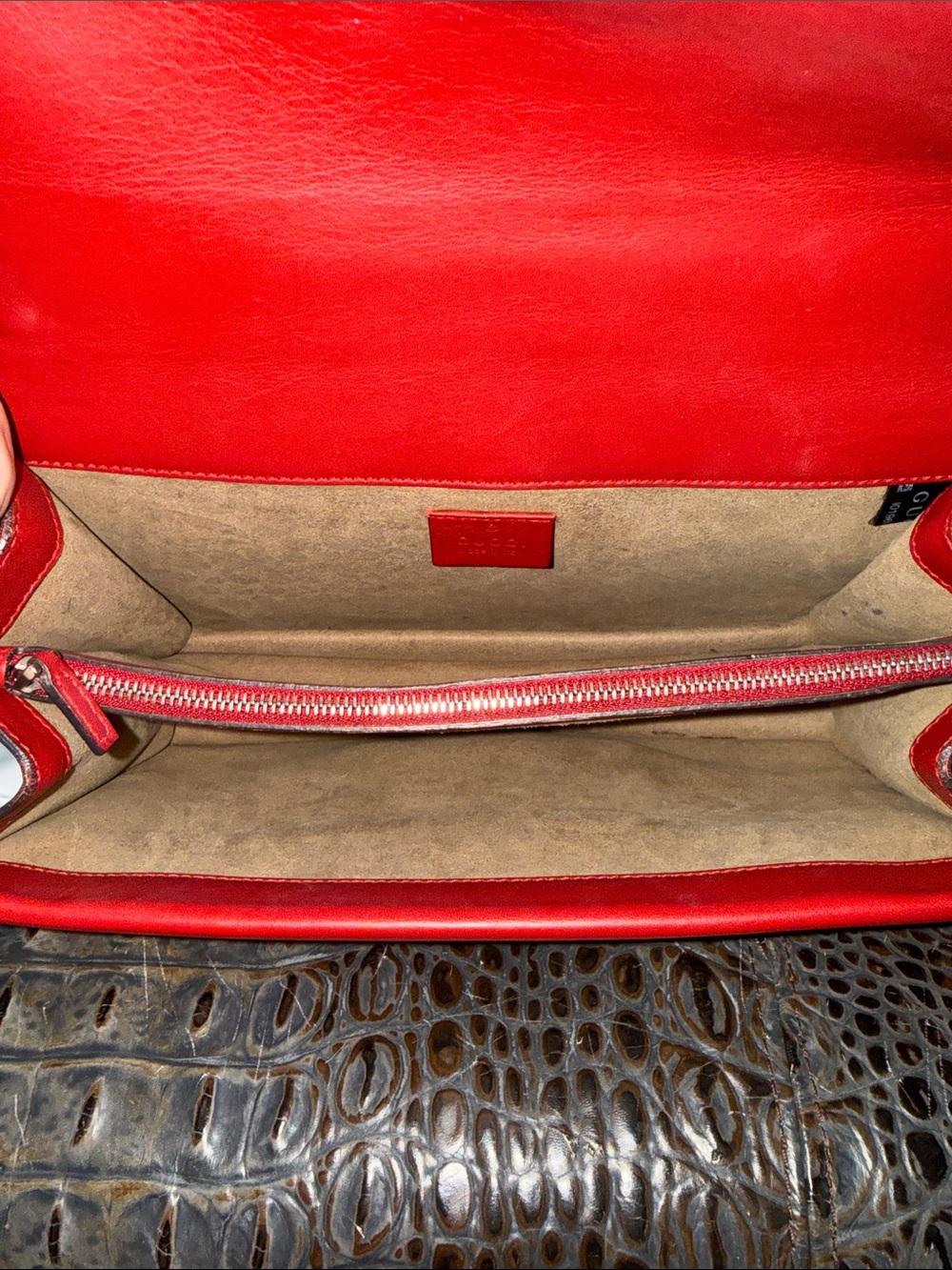 Gucci Supreme Canvas & Red
Arabesque Small Dionysus Shoulder Bag - Picture 10 of 14